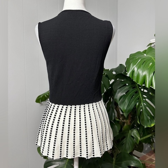 #7) Antonio Melani Black and White top Size M 
Excellent condition. - Picture 6 of 7